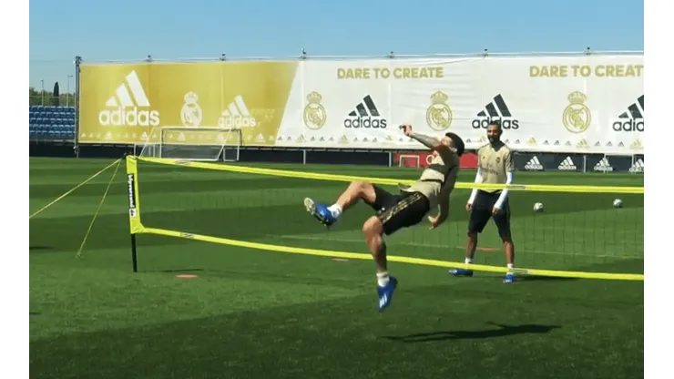 Pónganlo a jugar ya: tremenda chilena de James en práctica del Madrid