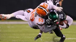 Jugador de NFL denunció a United Airlines por agresión sexual