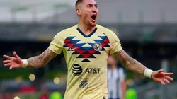 Nico Castillo se recupera en una playa.