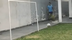 Es un demente: Scocco metió un golazo en el patio de su casa