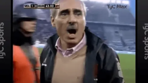 Foto captura del entrenador de Huracán en ese duelo.