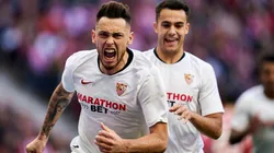 Lucas Ocampos festejando un gol en Sevilla.