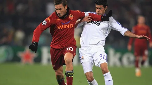 Francesco Totti enfrentando a Real Madrid.