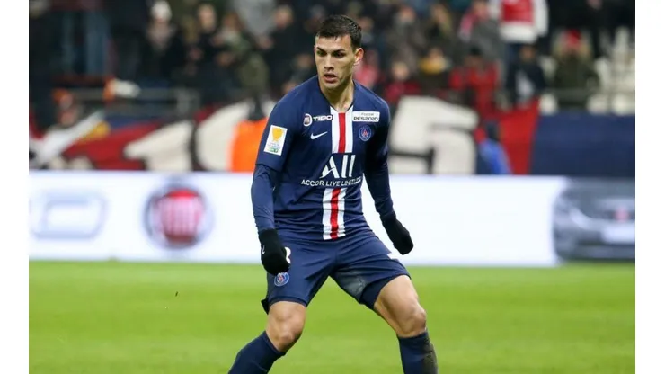 Leandro Paredes jugando para Paris Saint-Germain.