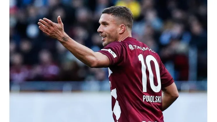 Parece que a Podolski no le cae bien Schalke 04.