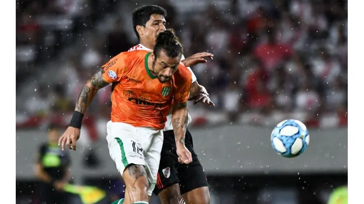 Daniel Osvaldo enfrentando a River.