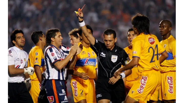 Julio César Santos acusó robo en las semis del 2005