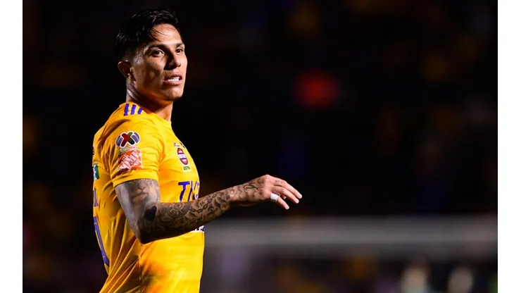 Carlos Salcedo respondió cuándo regresará a Chivas