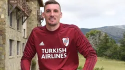 Armani subió foto re fachero para jugar a la play y Daniela se volvió loca