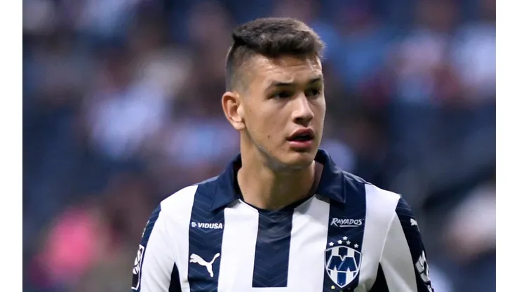 El Valencia va a la carga por César Montes