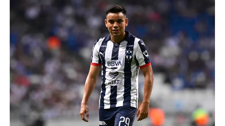 Chivas le ofrecería un jugador a Monterrey para quedarse con Carlos Rodríguez