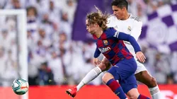 Barcelona y Real Madrid luchan por el título.
