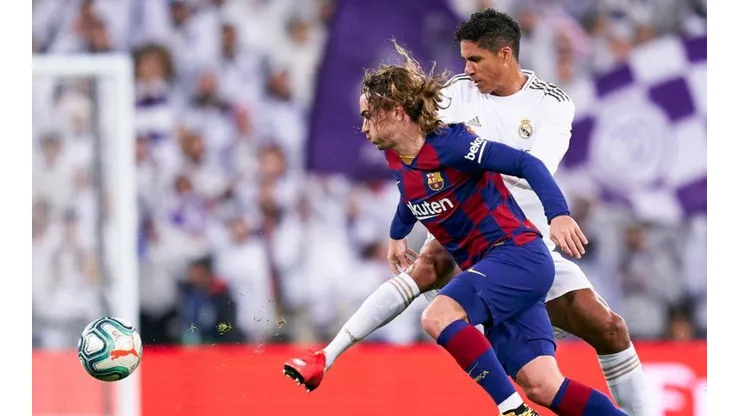 Barcelona y Real Madrid luchan por el título.