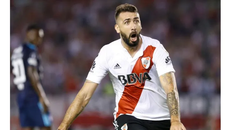 Lucas Pratto festejando un gol en River.