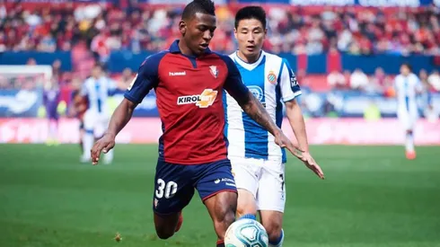 Pervis Estupiñán jugando en Osasuna.