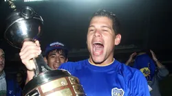 Óscar Córdoba con la Copa Libertadores.