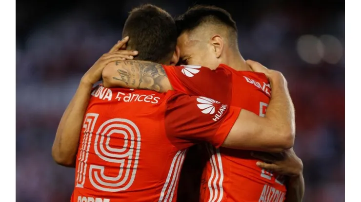 Carlos Auzqui con la camiseta de River.
