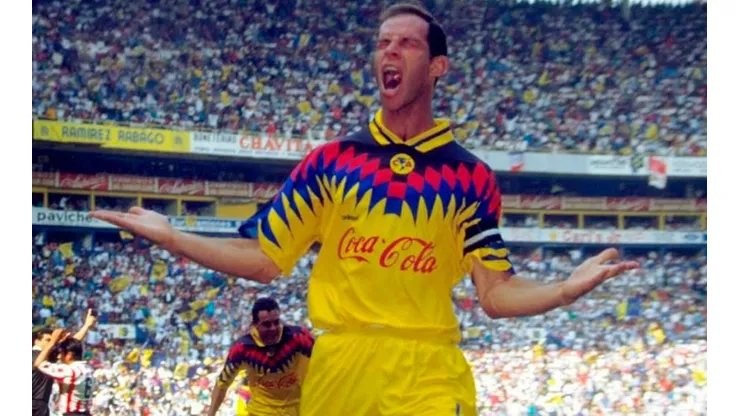 Zague es el máximo goleador del América en el Clásico Nacional.