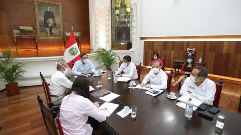 Vizcarra y sus ministros están en constante reunión.