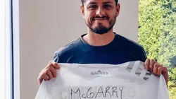 El jugador mexicano decidió homenajear a un enfermera que combate la crisis sanitaria