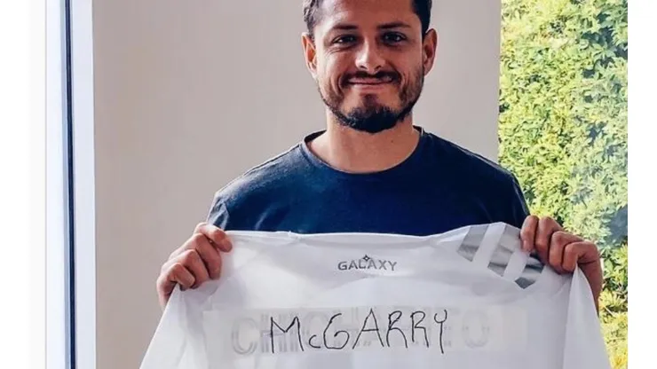 El jugador mexicano decidió homenajear a un enfermera que combate la crisis sanitaria