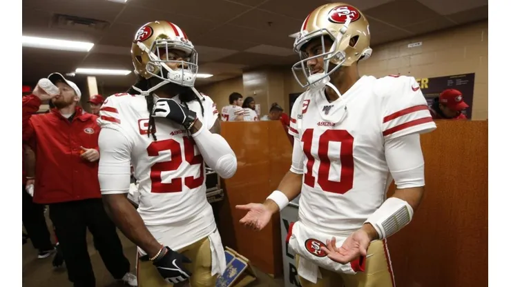 Críticas y apoyo repartido tiene Garoppolo