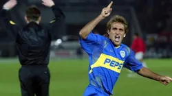 Raúl Cascini festejando con la camiseta de Boca.