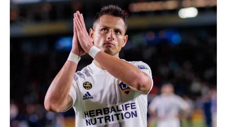El gesto de Chicharito hacia los trabajadores de salud que combaten el coronavirus