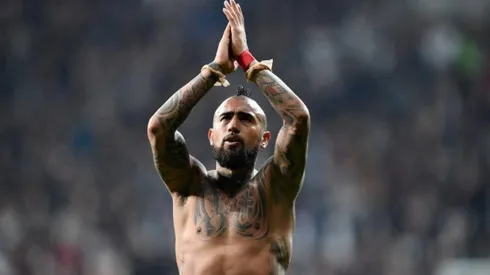 Arturo Vidal tiene contrato hasta 2021 con el Barcelona de España