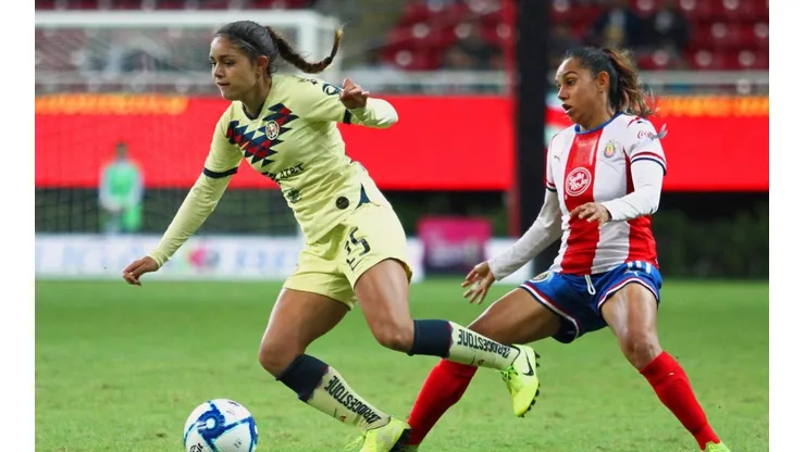 Jana Gutiérrez hizo un reto en el que juega futbol en su casa