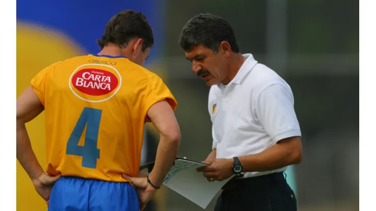 David Oteo se postuló para dirigir a Pumas y a Tigres