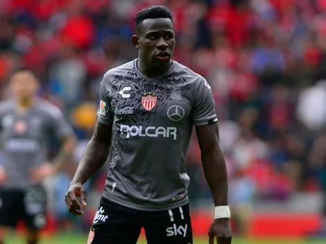 La insólita razón por la que estuvo parado el Necaxa-Querétaro