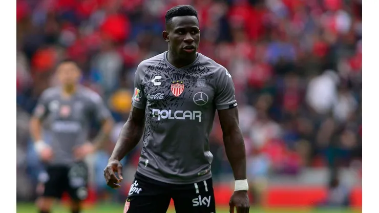 La insólita razón por la que estuvo parado el Necaxa-Querétaro
