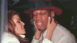 Dennis Rodman y Carmen Electra tuvieron sexo en la cancha de los Bulls y ella lo contó todo