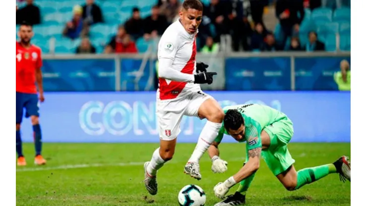 Guerrero le anotó su gol número 13 a Chile.