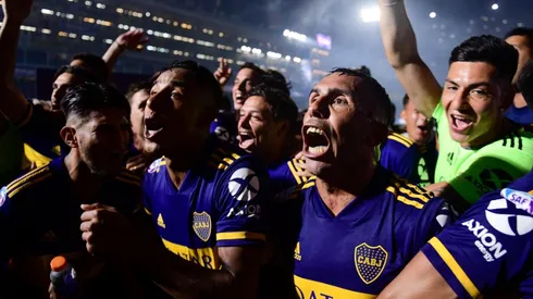 Foto de Sebastián Villa y sus compañeros de Boca.
