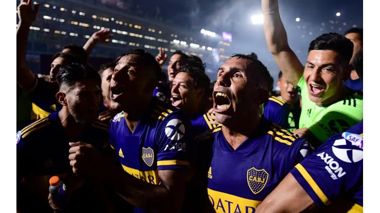 Foto de Sebastián Villa y sus compañeros de Boca.