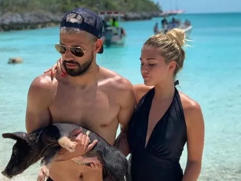 La novia del Kun Agüero se puso a menear en el espejo, pero él no podía dejar el FIFA