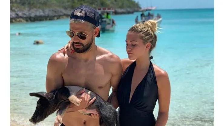 Foto del Kun Agüero y su pareja.