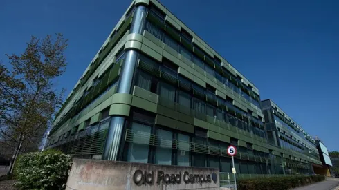 La Universidad de Oxford sigue avanzando.