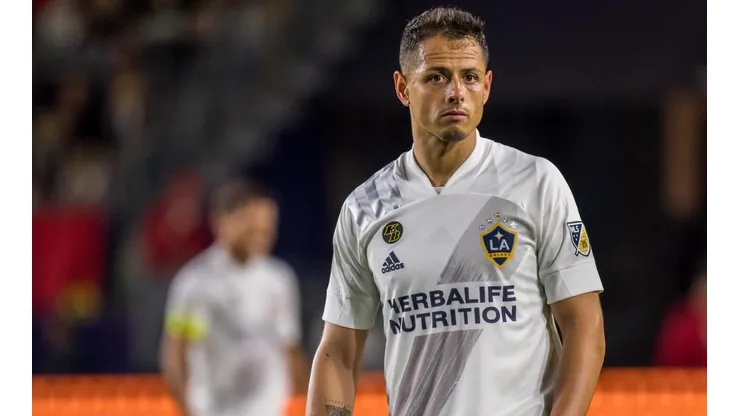 Chicharito recordó a su abuelo con alegría y lágrimas en los ojos.