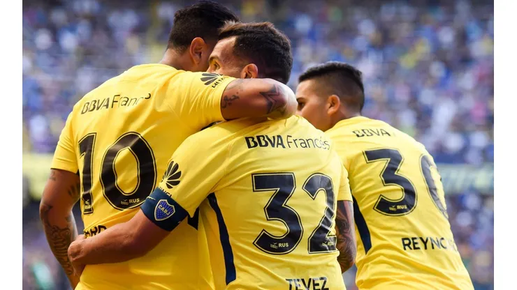 Foto de Cardona, Tevez y Bebelo en Boca.