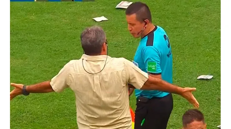 Bengoechea se fue expulsado en su último partido con Alianza.