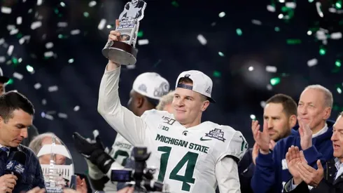 ¿Quién es el quarterback que firmaron los Patriots?