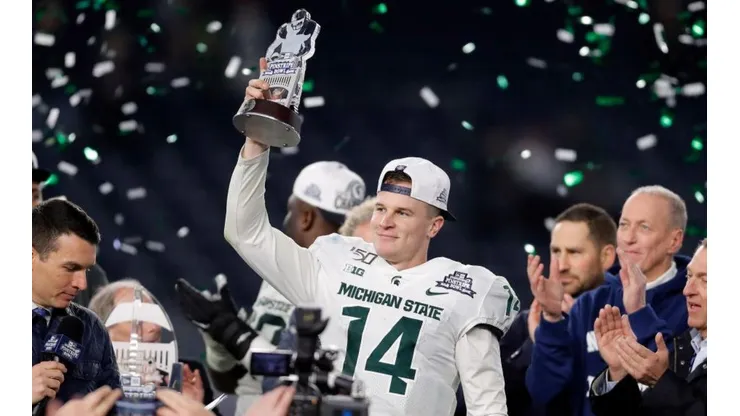 ¿Quién es el quarterback que firmaron los Patriots?
