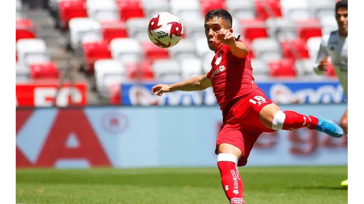 La situación del uruguayo se definirá durante los próximos meses, cuando Tigres, Toluca y el jugador se sienten a conversar