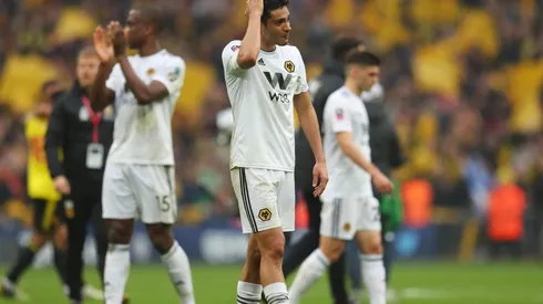 Raúl Jiménez no puede entrenar tranquilo.