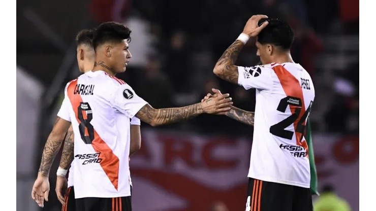 Jorge Carrascal junto a Enzo Pérez.