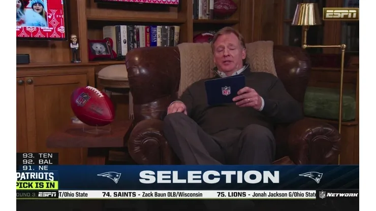 ¡Casi se duerme! Los memes no perdonaron al comisionado de la NFL