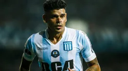 Gustavo Bou con la camiseta de Racing.